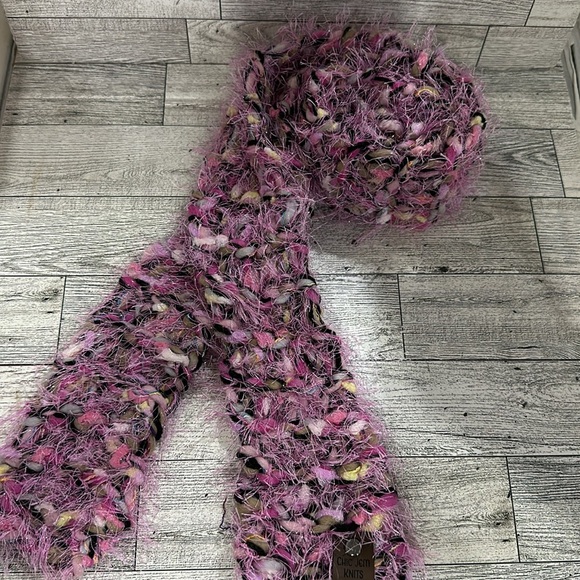 Handmade pink sparkling knitted winter scarf - Picture 4 of 4